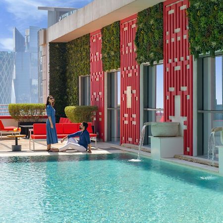 Dusit Doha Hotel Buitenkant foto The pool at the 87th floor