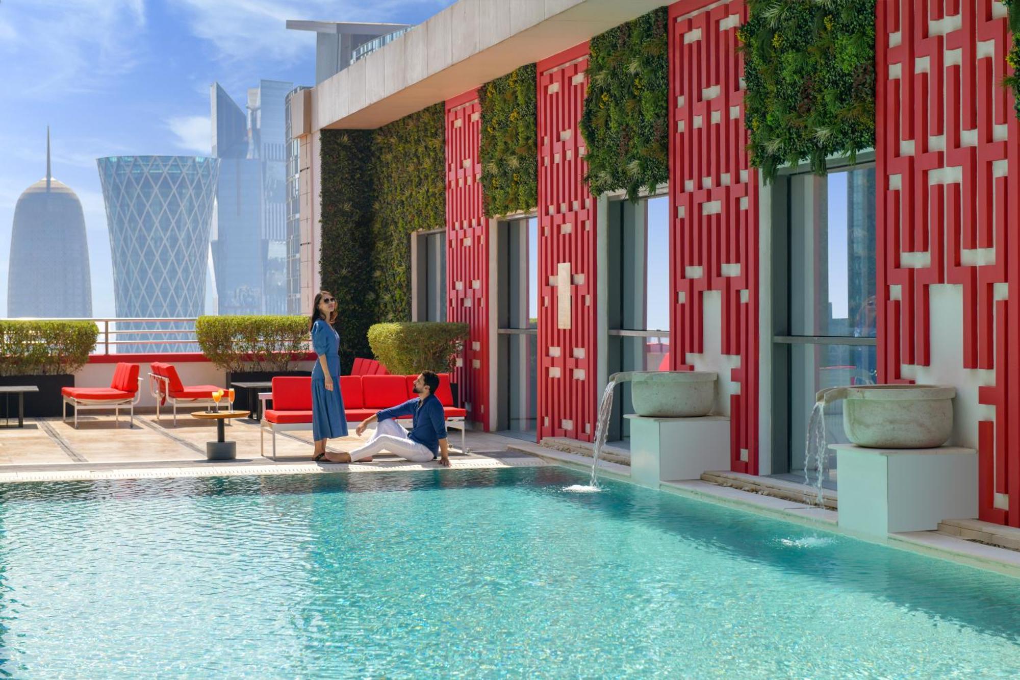 Dusit Doha Hotel Buitenkant foto The pool at the 87th floor